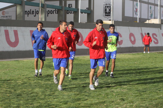 El cuadro estudiantil se entren ayer, en la cancha de Fancesa, sin el argentino Federico Silvestre.