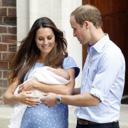 FELICIDAD. Los Duques de Cambridge al abandonar el hospital St. Mary.