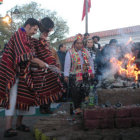 ASUNSIN. El gobernador Esteban Urquizu (MAS) tom el mando de la Gobernacin de Chuquisaca el 31 de mayo de 2010. Se encomend a la Pachamama en un rito quechua.