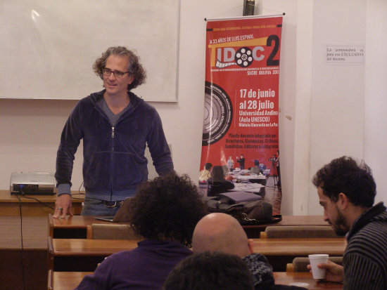 CHARLA. Juan Carlos Valdivia, durante el taller de formacin en la Universidad Andina.