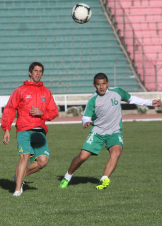 El argentino Ezequiel Gaviglio (i) formar parte del onceno inicial esta noche en la Villa Imperial.