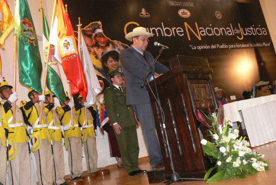 EVENTO. Los participantes firmaron un acta de compromisos para mejorar la justicia.