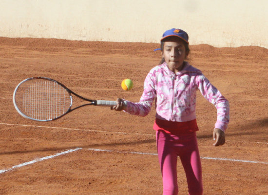 La tenista Yara Rendn en el inicio del Campeonato Departamental.