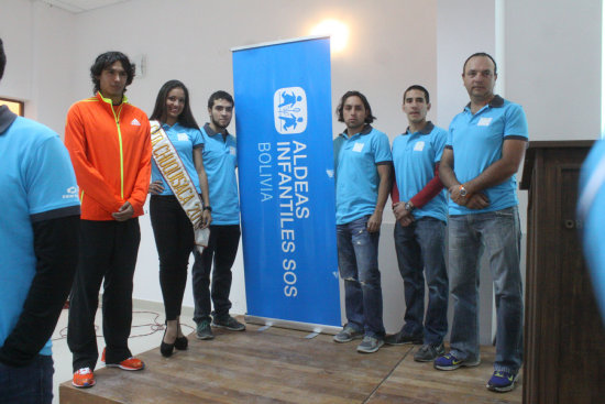 Algunos de los deportistas que apoyan la Carrera Pedestre de CAINCO.