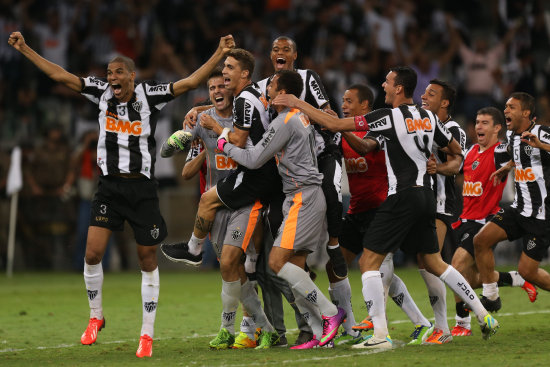 Los jugadores de Atltico Mineiro celebran el triunfo y la adjudicacin, por primera vez, del ttulo de la Copa Libertadores.