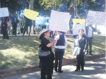 DESACUERDO. La protesta de afectados.