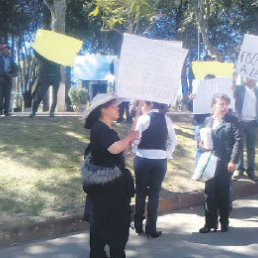 DESACUERDO. La protesta de afectados.