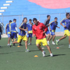 Universitario cumpli su jornada de trabajo en la cancha sinttica del ex Seminario.