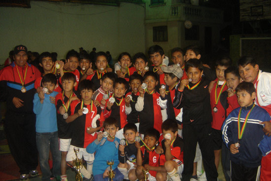 Los integrantes de Fancesa, campeones en Sub 14 y segundos en Sub 10.