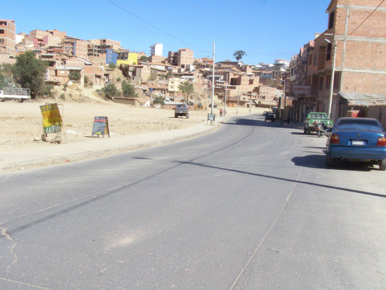 SITUACIN. Por la avenida Circunvalacin transitan cientos de peatones al da pero lo hacen en medio de la inseguridad debido a que no hay buena iluminacin.