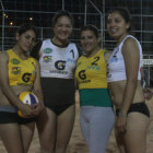 Las duplas femeninas Reynolds-Takeda (blanco) y Rengel-Padilla (amarillo).