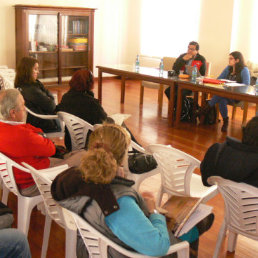 PONENCIAS. Los expositores Sergio Gonzlez (Chile), Carolina Figueroa (Chile) y Stephanie Vargas (Bolivia) en la mesa temtica.