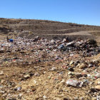 BOTADERO. Los recicladores de basura no utilizan guantes ni mscaras de seguridad.