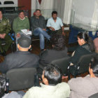 ACERCAMIENTO. Autoridades y dirigentes vecinales se reunieron ayer, por separado, con transportistas y panificadores en la Alcalda.