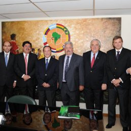 Carlos Chvez (d) durante el congreso de la CONMEBOL.