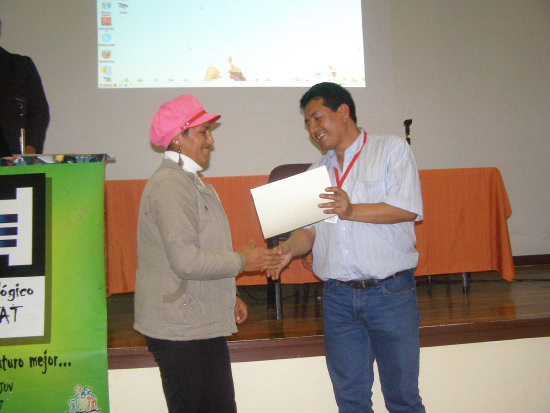 CELEBRACIN. Los integrantes de Hbitat recibieron cerfificados de reconocimiento.