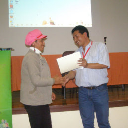 CELEBRACIN. Los integrantes de Hbitat recibieron cerfificados de reconocimiento.