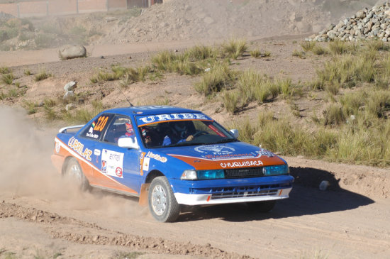 Los pilotos capitalinos Vctor Hugo Uribe y Ral Tllez corrern en el Gran Premio Nacional de Automovilismo.