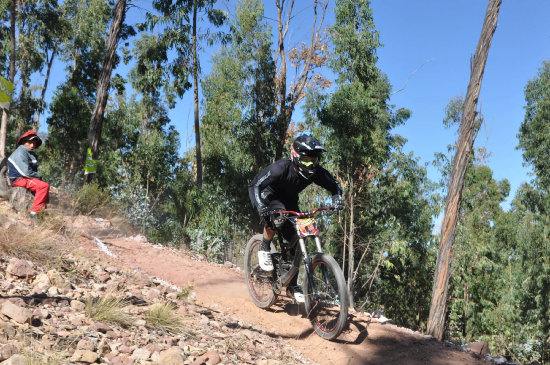 Una pasada prueba de Down Hill realizada en el cerro Churuquella.