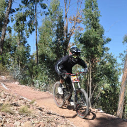 Una pasada prueba de Down Hill realizada en el cerro Churuquella.