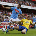 El delantero argentino Gonzalo Higuan (i) fue uno de los refuerzos que debut con la camiseta del Npoles.