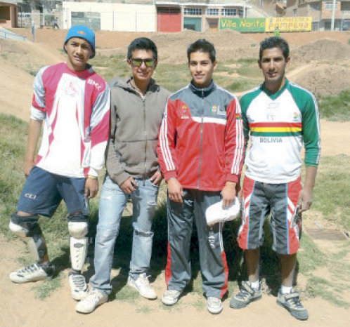 Los cuatro pilotos chuquisaqueos que participarn del primer campeonato selectivo para los Juegos Bolivarianos de Trujillo (Peru).