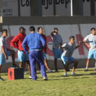 El plantel estudiantil trabaj ayer, lunes, en la cancha de csped natural del complejor El Bosquecillo.