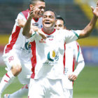 Jugadores de Liga de Loja celebran uno de sus goles de la pasada semana.