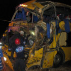 SINIESTRO. Los restos del bus accidentado.