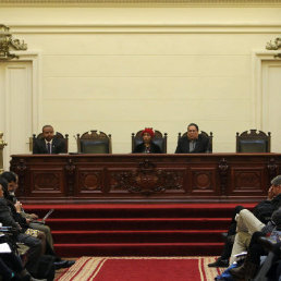 ADVERSIDAD. Los periodistas al inaugurar el foro en Santiago de Chile.