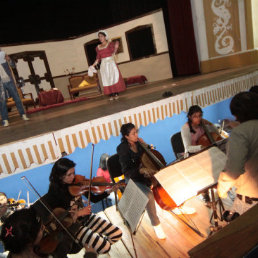 PREPARATIVOS. El ensayo de la obra ayer, en el teatro Gran Mariscal.