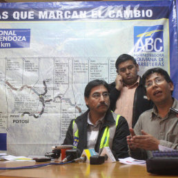 CONFERENCIA. Representantes de la ABC nacional y regional ofrecieron una conferencia de prensa ayer, para anunciar la firma del convenio.