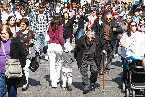 TRADICIN. En Chile se realizan censos de poblacin cada diez aos, de acuerdo a las normas vigentes en ese pas.