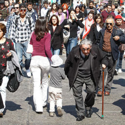 TRADICIN. En Chile se realizan censos de poblacin cada diez aos, de acuerdo a las normas vigentes en ese pas.