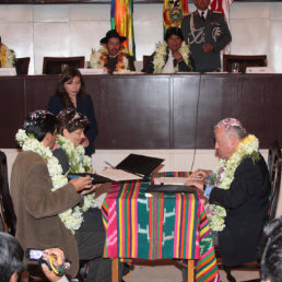 CELEBRACIN. La firma del acuerdo de financiamiento para la construccin de otro tramo en la Diagonal Jaime Mendoza fue en Sucre.