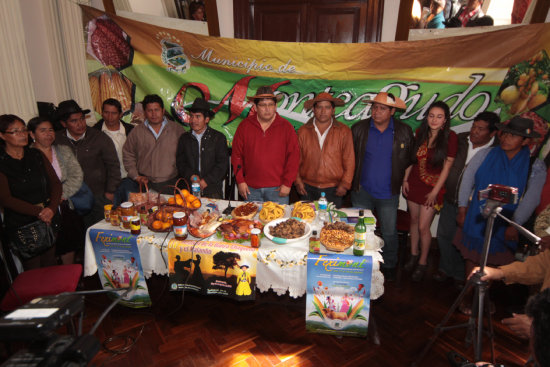 LANZAMIENTO. Las autoridades invitaron a visitar Monteagudo durante su festividad.