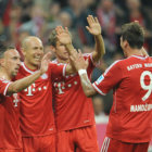 Los jugadores del Bayern celebran uno de los goles anotados ayer, en el inicio de la Liga alemana.