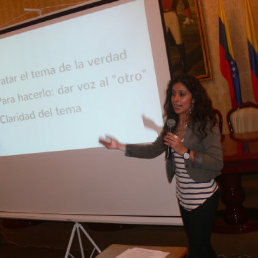 DOCTORANTE. Natalia Pabon durante su exposicin en la Universidad Andina.