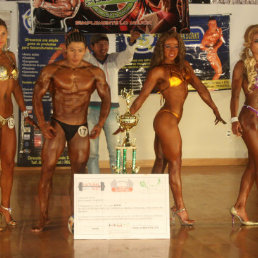 Los campeones absolutos del Mster Sucre; abajo, la prueba final entre los ganadores de todas las categoras.