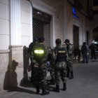 CONTROL. La pasada semana encontraron a estudiantes fumando marihuana en un colegio. En la foto, personal de la FELC-N en un operativo pasado.