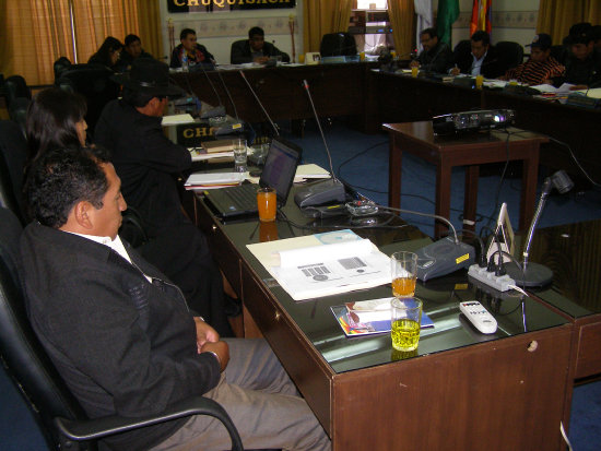 DE REGRESO. El asamblesta Javier Humana particip ayer de un taller de la Comisin de Autonomas de la Asamblea.