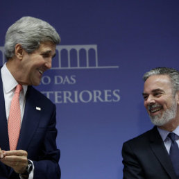 CONFERENCIA. John Kerry y su homlogo brasileo responden a preguntas de la prensa, ayer en Brasilia.