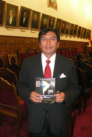 AUTOR. Jos Santos Saravia en la presentacin.