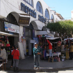 DEUDORES. La mayora de los adjudicatarios de tiendas, quioscos y baos no cancelan sus alquileres a la Alcalda.