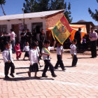 DESFILE. Los estudiantes del nivel Primario de Potolo rindieron homenaje a la comunidad.