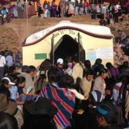 DEVOCIN. La gente acudi al santuario.