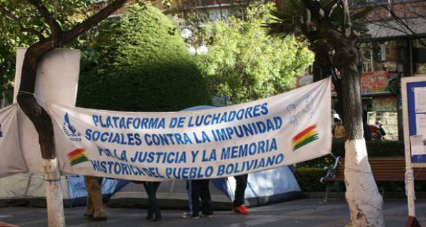 PROTESTA. Familiares y activistas de Derechos Humanos en una manifestacin en La Paz.