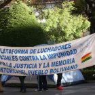 PROTESTA. Familiares y activistas de Derechos Humanos en una manifestacin en La Paz.