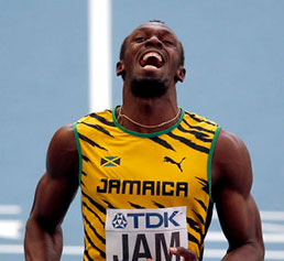 El jamaicano Usain Bolt al momento de cruzar la meta en la prueba 4x100 ayer, en el Mundial de Mosc.