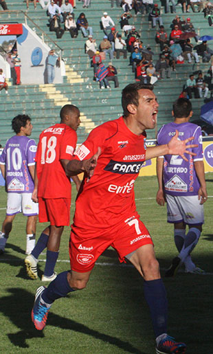 Un gol salvador le da a la U su primer triunfo